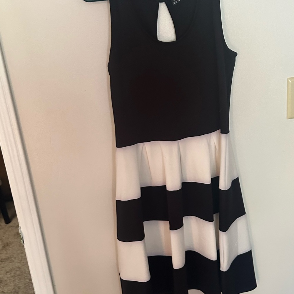 Cute new dress very soft and comfortable never worn without tags